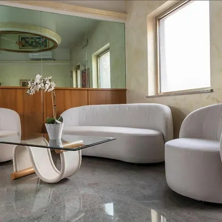Excelsior Hotel 3*